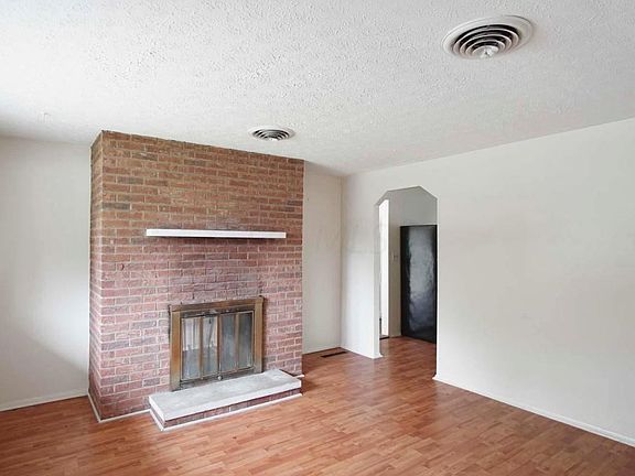 5th image of 3650 Panama Dr