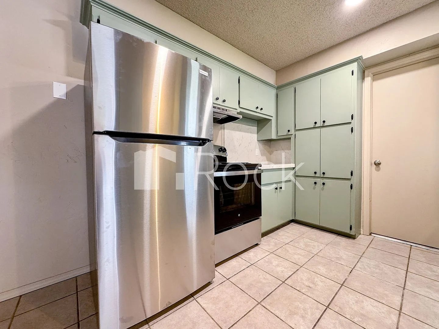 7024-26 Woodlake Duplex — Photo 4