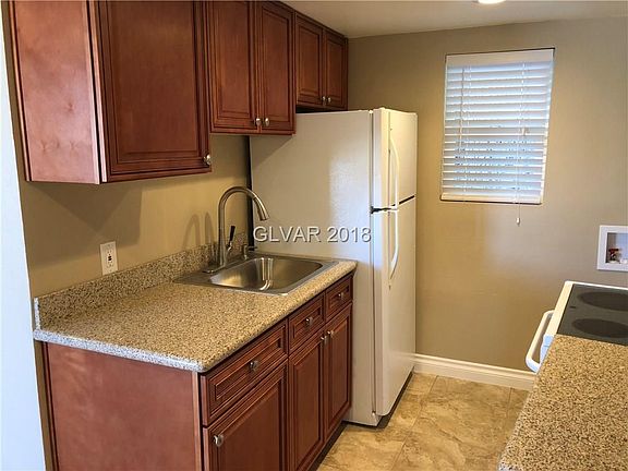 5th image of 383 N 14th St APT B
