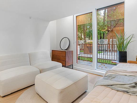4th image of 931 Carroll St #201