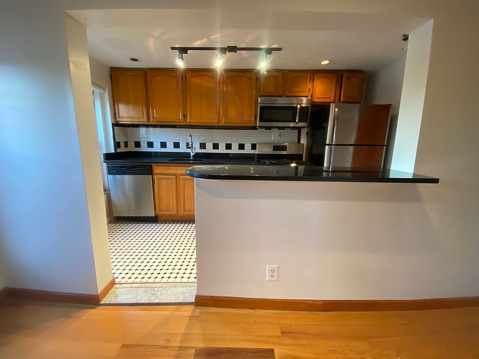 1st image of 62 Bainbridge St APT 4
