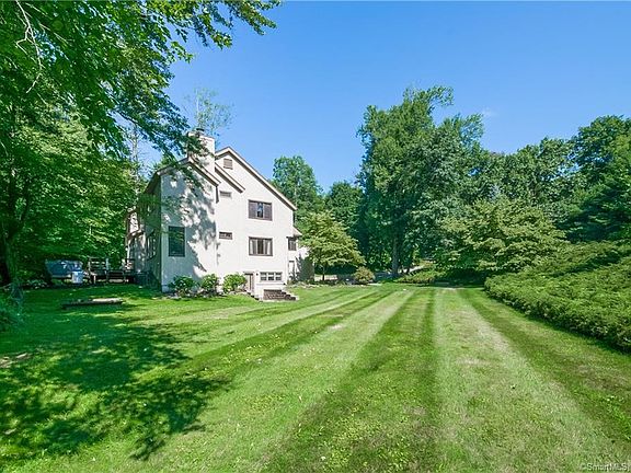 5th image of 27 Metacomet Dr