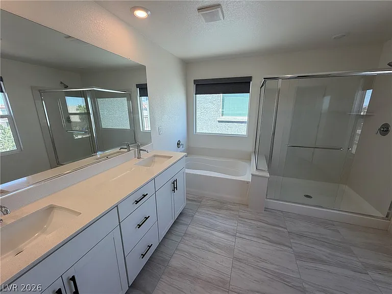 8030 Minavalle Ave — Photo 18