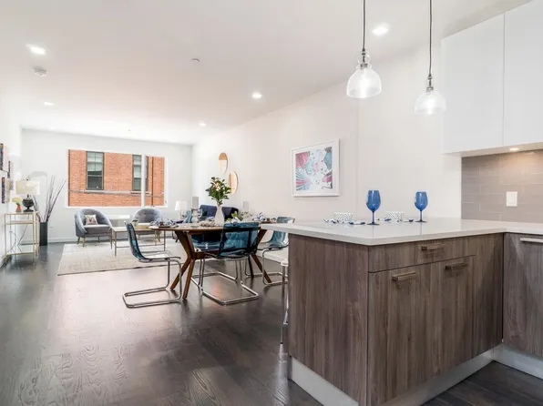 6122 Hudson Avenue image 8 of 29