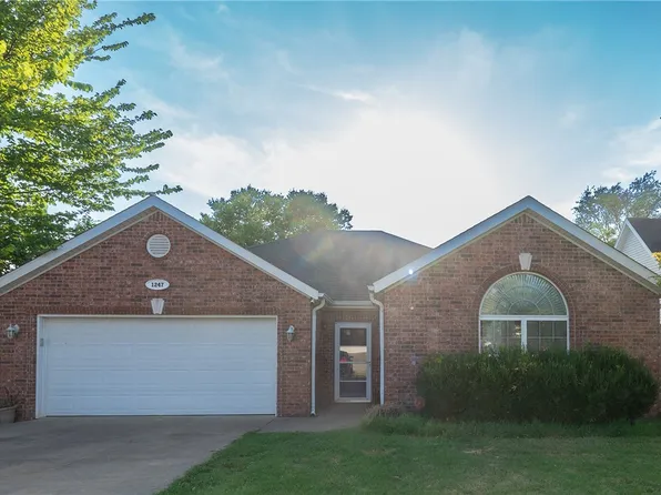 1247 Apache Trl, Springdale, AR 72764