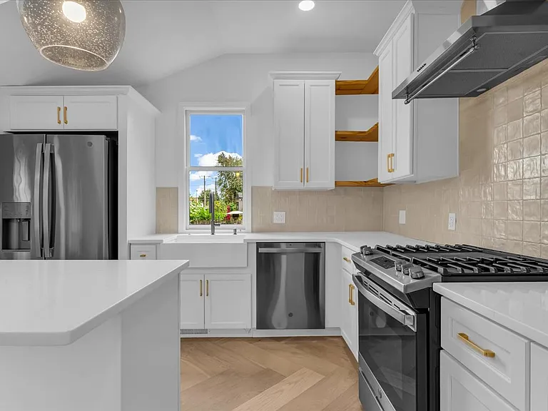 1714 Bagley St — Photo 8