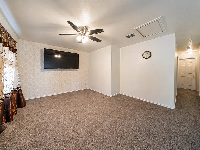 9314 Magnolia Grv — Photo 3