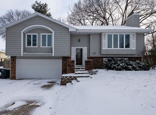 10860 Walnut Ridge Dr, Clive, IA 50325