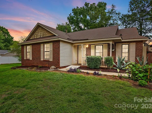 6015 Hunters Crossing Ln, Charlotte, NC 28215