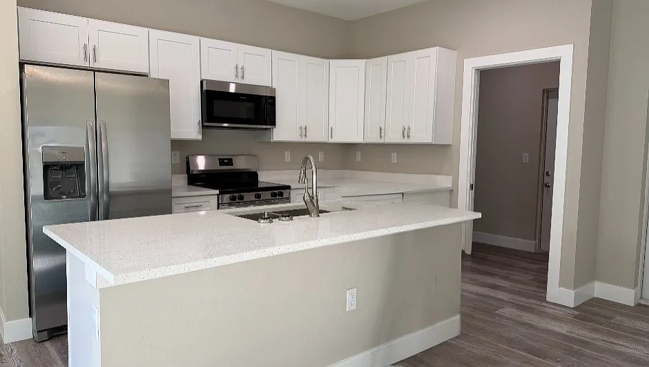 3 bed, 2.0 bath, 2022 sqft, $1,895 — Photo 2