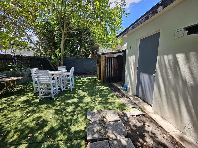 1732 SW 21st Ter — Photo 20