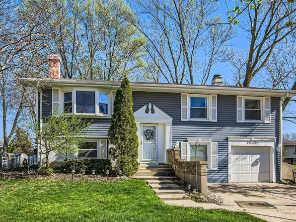 1545 Edgefield Ln, Hoffman Estates, IL 60169