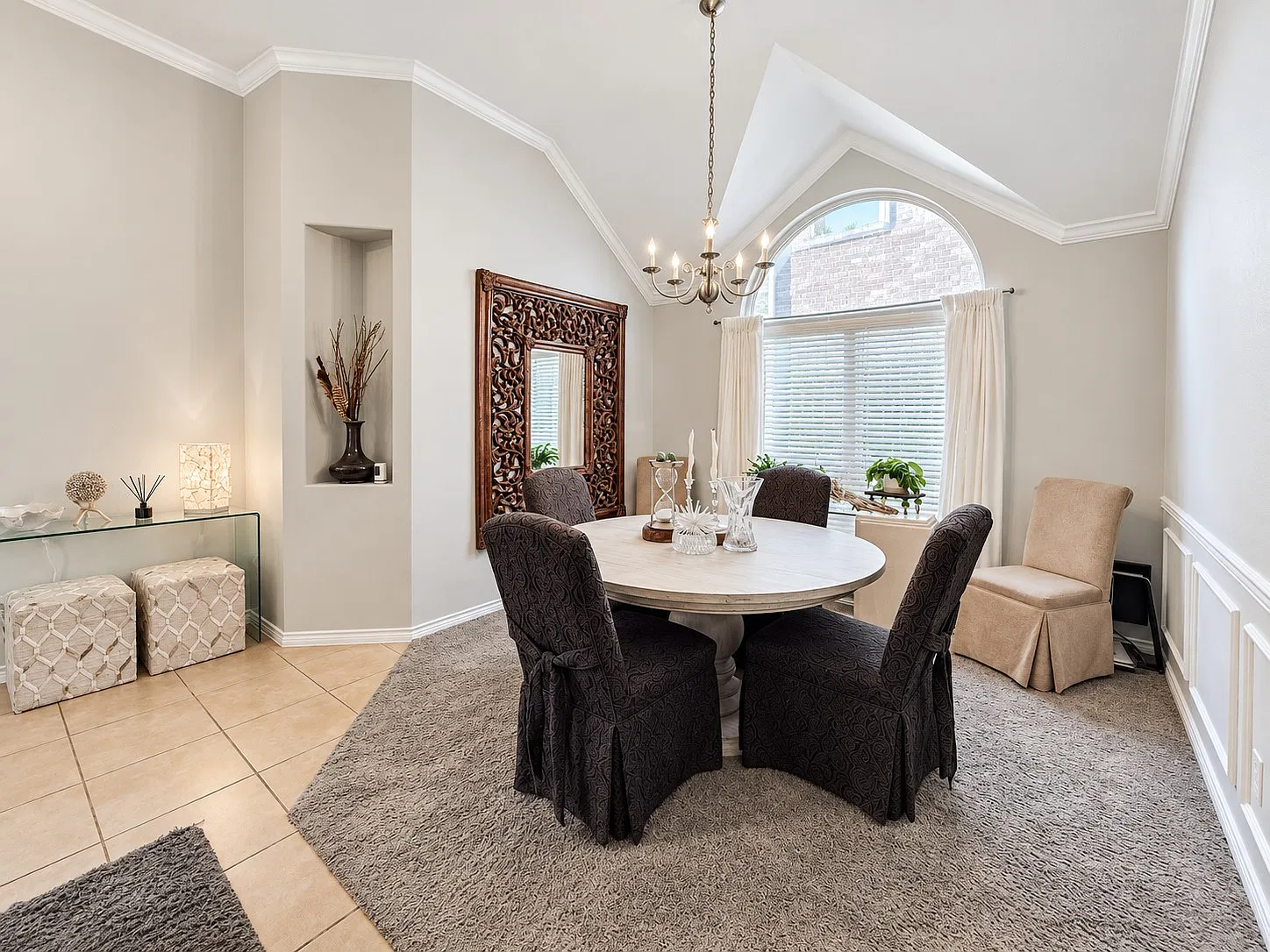 5 bed, 2523 sqft, $3,199 — Photo 3