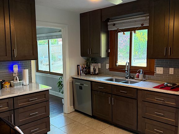 4th image of 846 Southview Cir