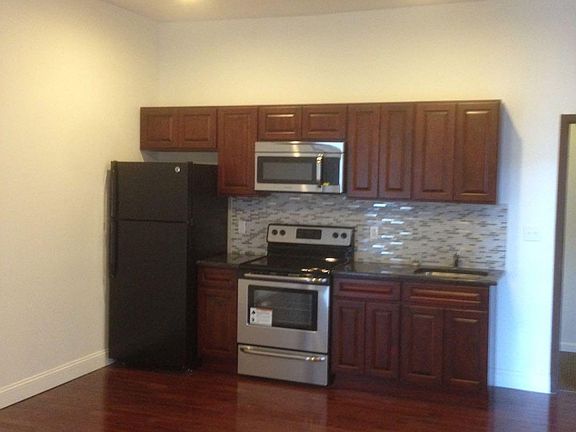 2nd image of 1031 Chestnut St Unit 201