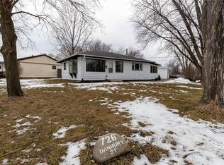 726 Danbury St NE, Cedar Rapids, IA 52402