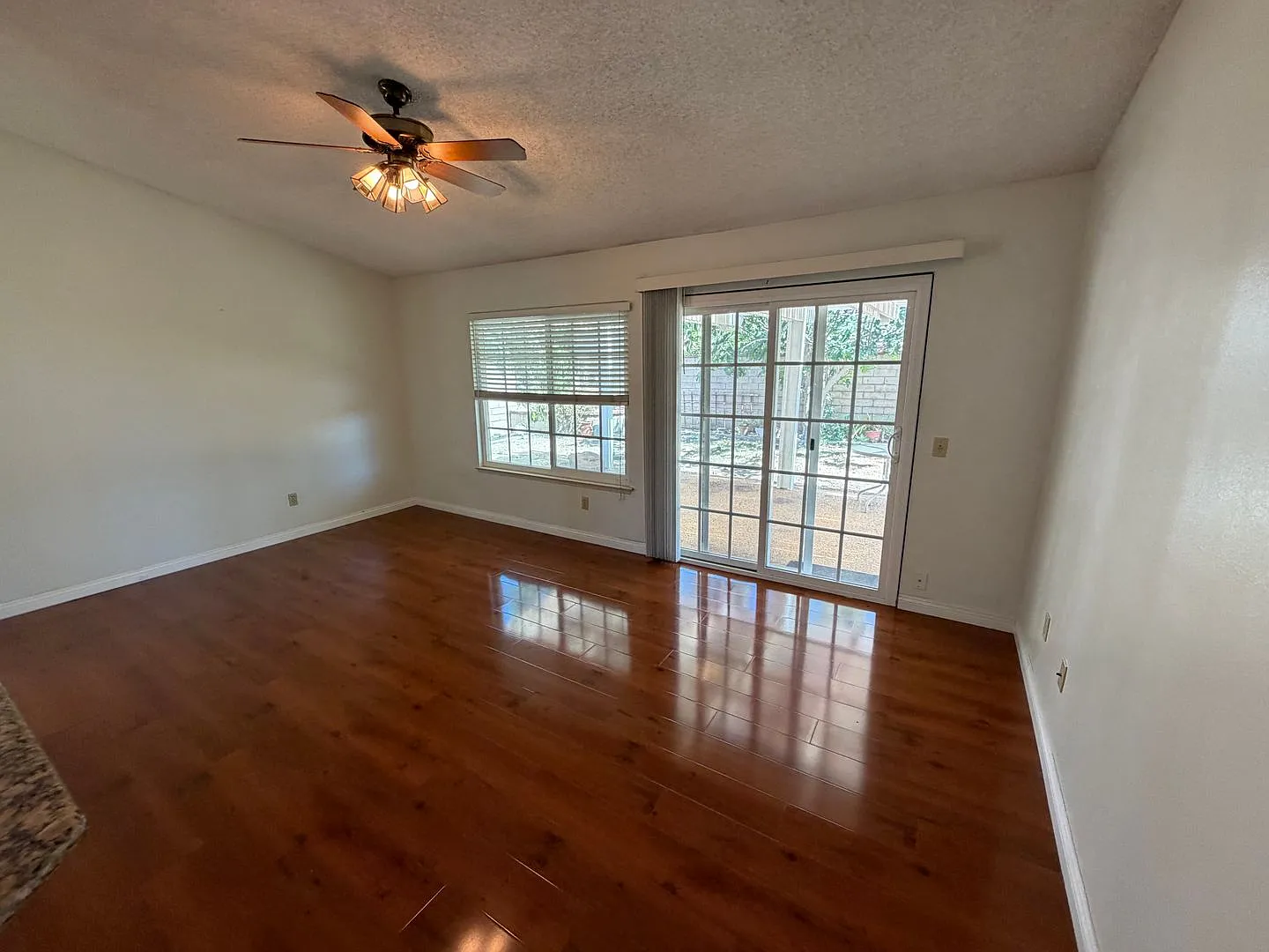 Rare Single Story 3 Bedroom Home in Desirable Walnut Neighborhood — Photo 4