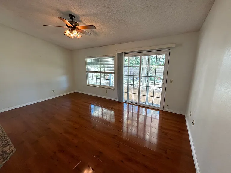 20318 Temple Ave — Photo 6