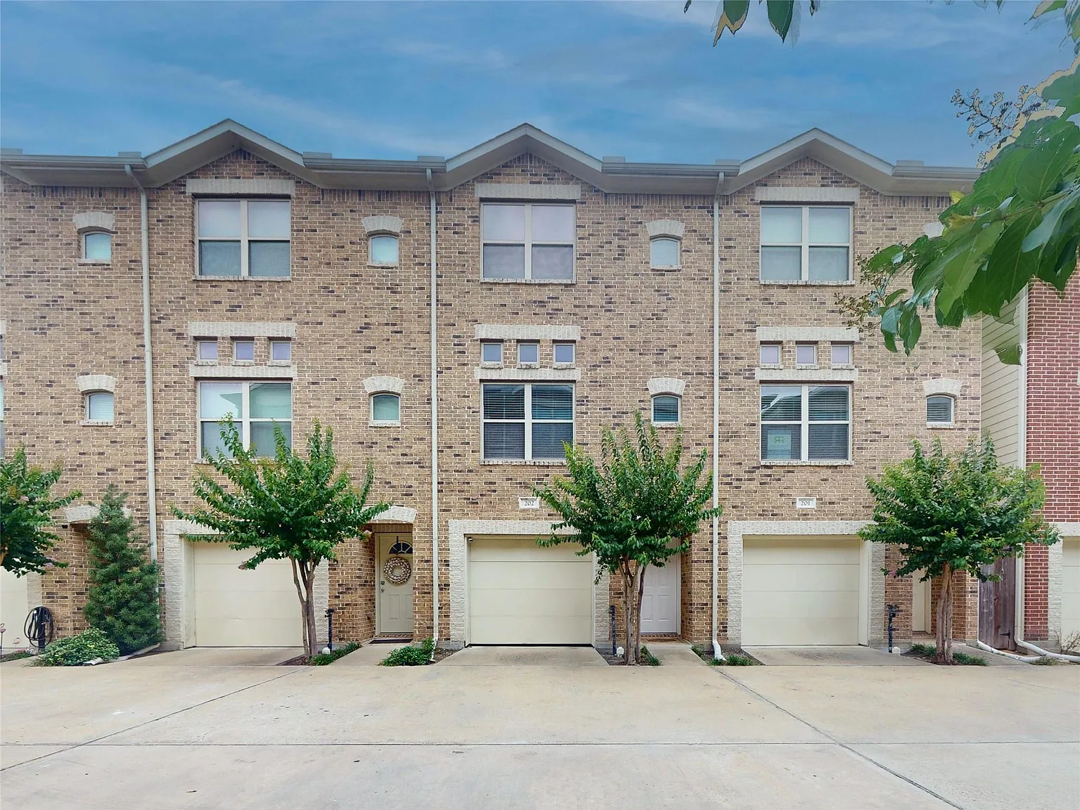 2710 Hullsmith Dr — Photo 2