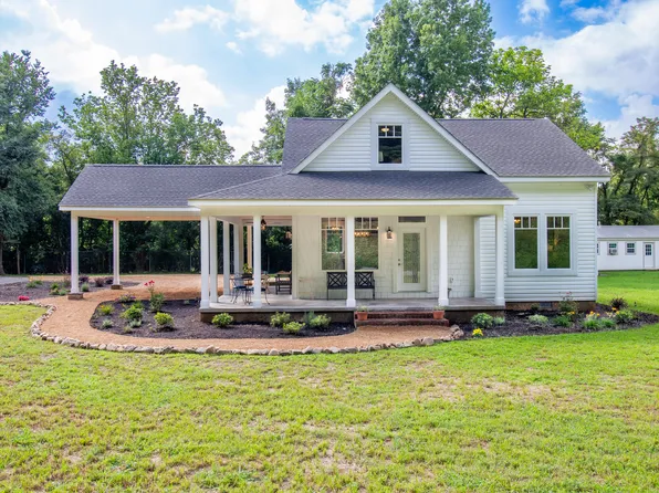 1386 N Walnut Dr, Erwin, TN 37650