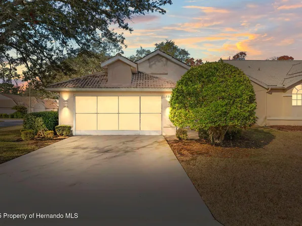 9287 New Orleans Dr, Weeki Wachee, FL 34613