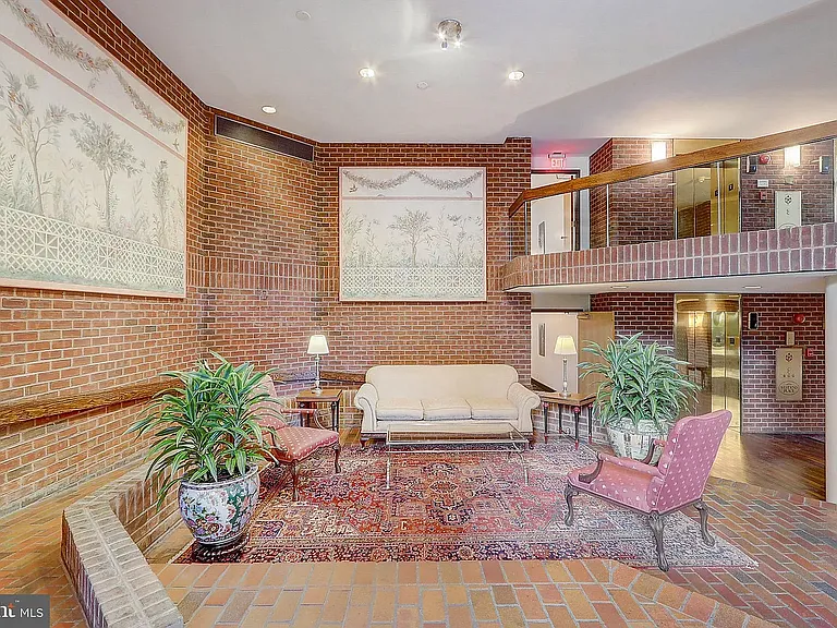 1099 22nd St NW #201 — Photo 35