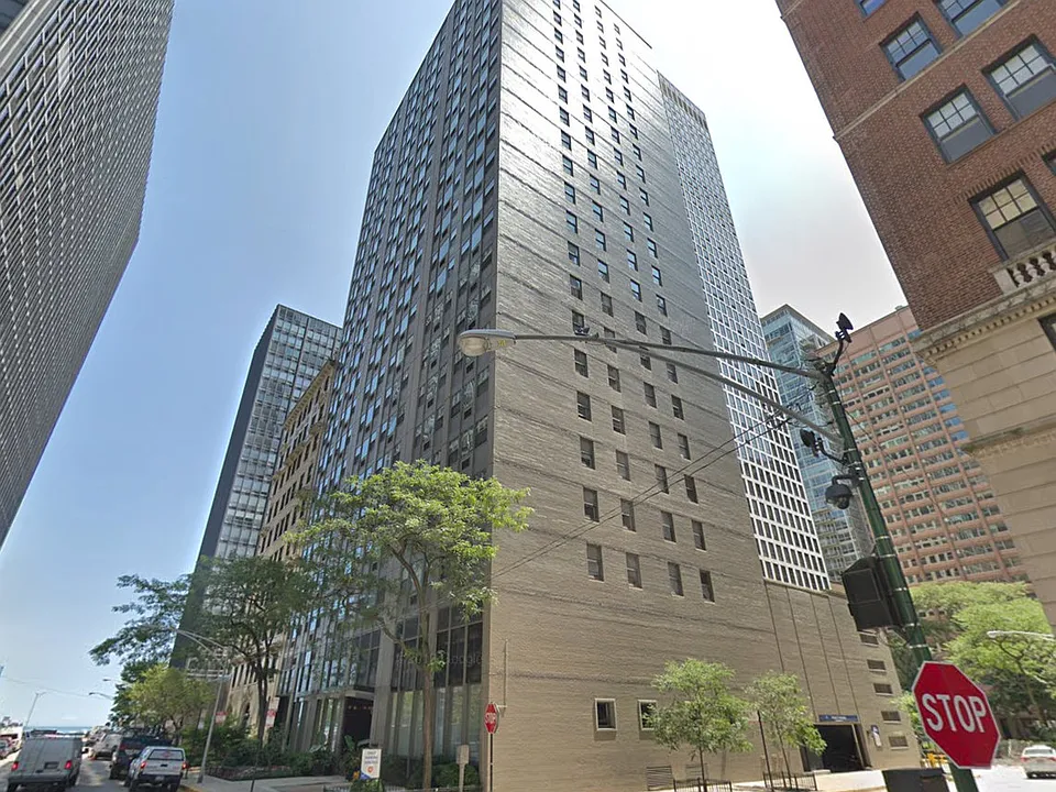 253 E Delaware Pl #20B