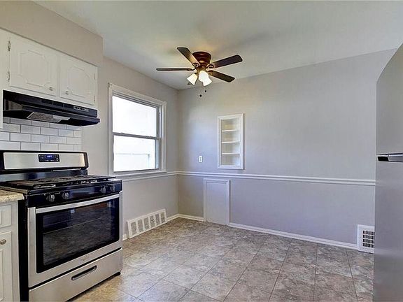 4th image of 5610 Forest Ave