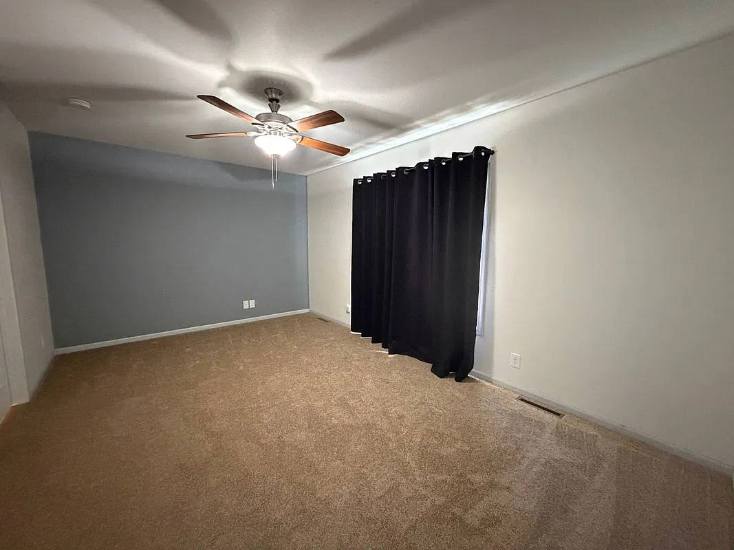 3 bed, 2.0 bath, 1392 sqft, $2,200 — Photo 4