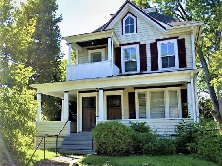 61 Oak St — Photo 6
