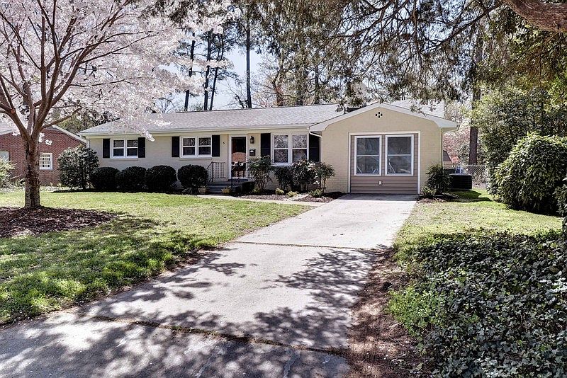 1st image of 6 Heather Ln