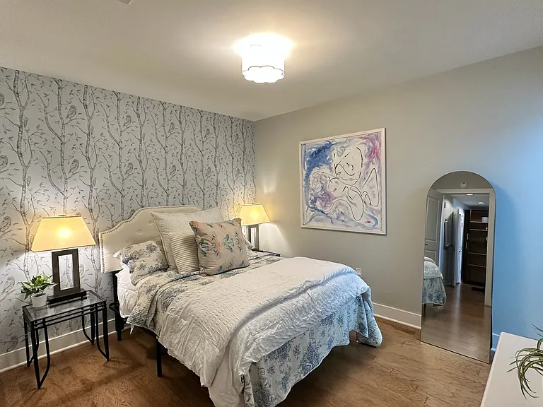 Secondary bedroom or study