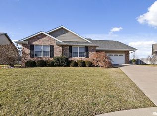 1829 Russell Ln, Chatham, IL 62629