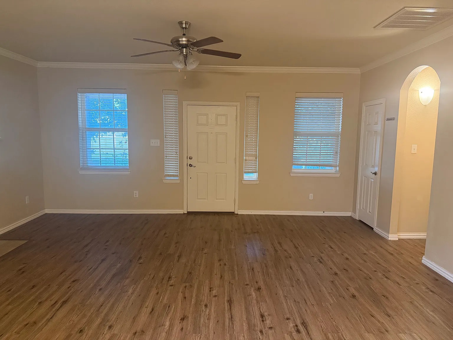 3 bed, 1450 sqft, $2,300 — Photo 3