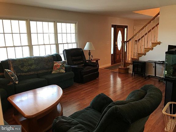 4th image of 7 Lennox Dr