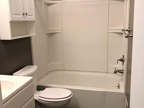 Full Bath w/ Porcelain Tile