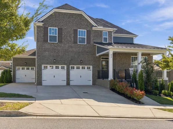 824 Rockwell Dr, Hendersonville, TN 37075