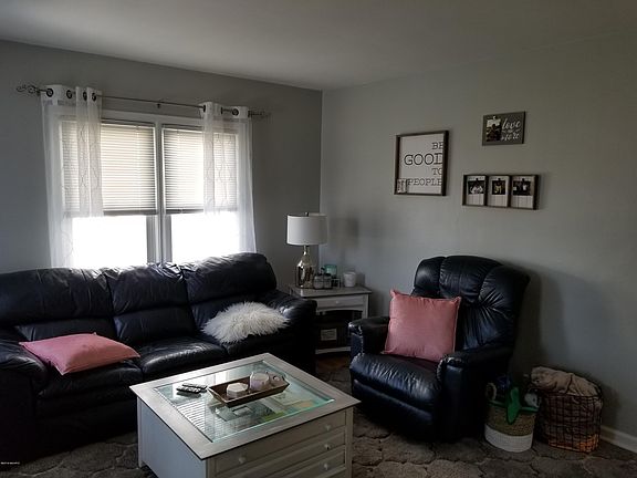 3rd image of 909 Napier Ave