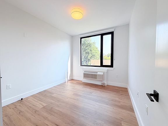 5th image of 500 Communipaw Ave #415E