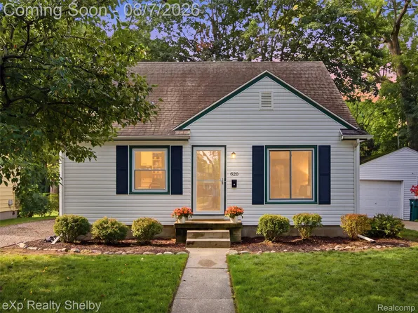 820 S Dexter Dr, Lansing, MI 48910