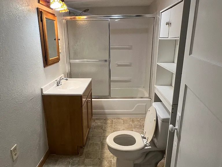 608 W Monroe St — Photo 23