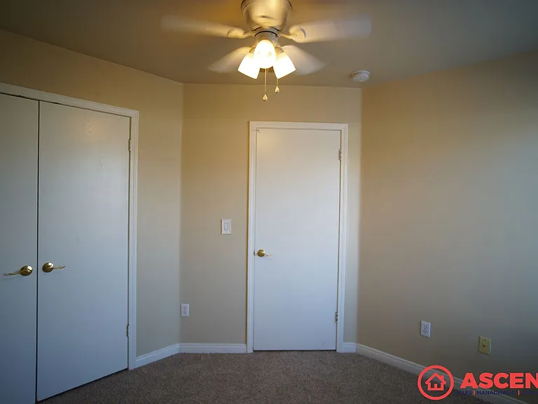5305 Pine Grove Ct — Photo 9