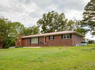 995 Wheeler View Dr, Muscle Shoals, AL 35661