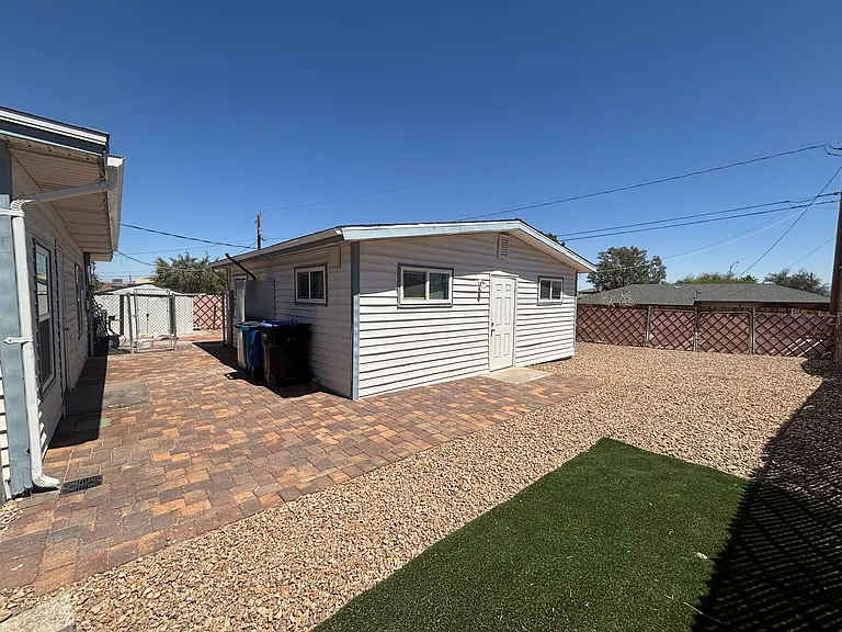 227 S Texas Ave #B — Photo 22