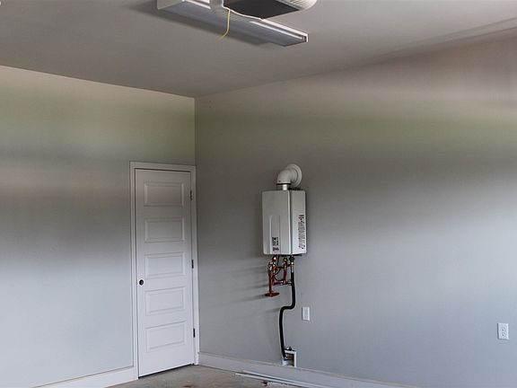 4th image of 302 Mayberry Way