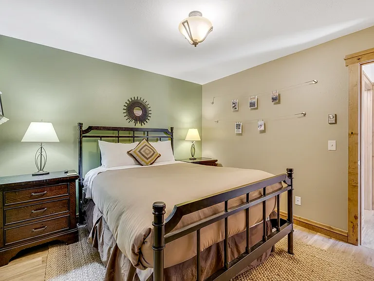 second bedroom queen bed.
