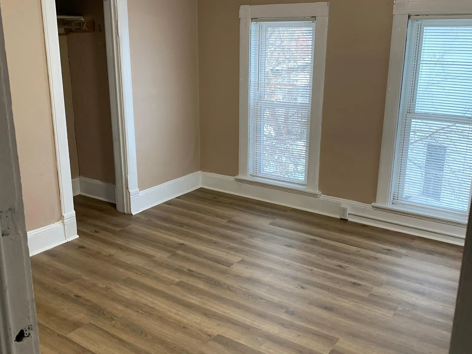8 bed, 2760 sqft, $516 — Photo 4