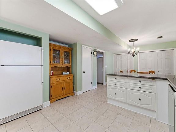 4th image of 1358 Murdock Rd