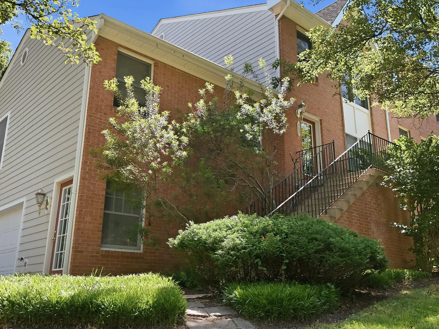3 bed, 4.0 bath, 2778 sqft, $3,100 — Photo 2