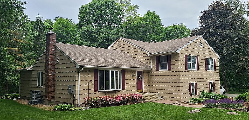 1st image of 11 Tanglewood Dr